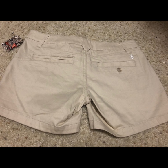 Volcom Shorts - Picture 3 of 5
